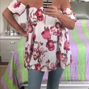 🎀2/20🎀 Off the shoulder with sleeves, flowery top